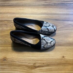 Clarks Women's Snakeskin Pattern Wedges - Black and Gray